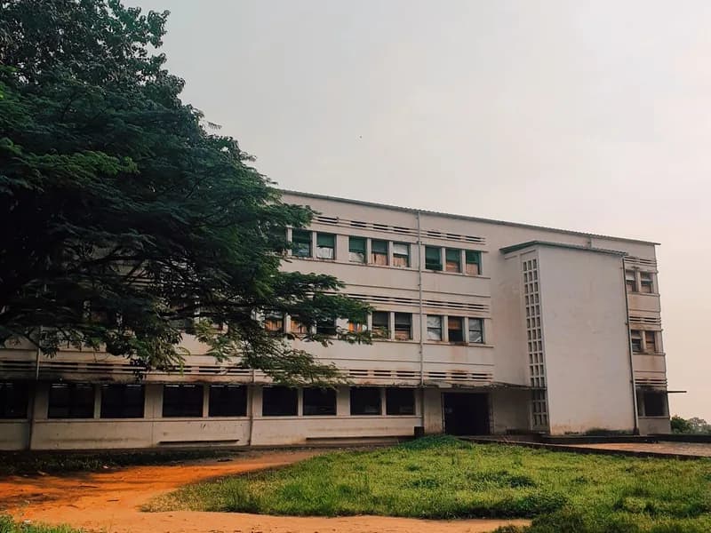 Public secondary school building